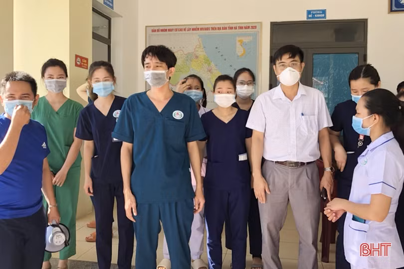 Người dân Hà Tĩnh đồng loạt đi xét nghiệm Covid-19 mở rộng từ nguồn xã hội hóa của doanh nghiệp