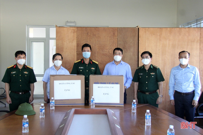 Phó Chủ tịch Thường trực HĐND tỉnh động viên lực lượng chống dịch ở Hương Sơn