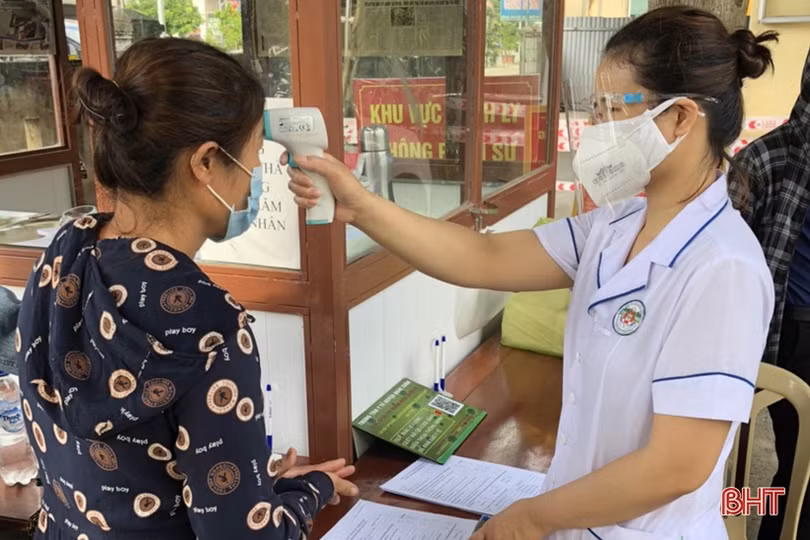 Người dân Hà Tĩnh đồng loạt đi xét nghiệm Covid-19 mở rộng từ nguồn xã hội hóa của doanh nghiệp