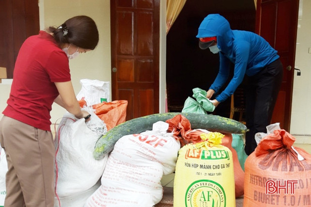 Phụ nữ Vũ Quang quyên góp gần 1,5 tấn nông sản sạch hỗ trợ khu cách ly