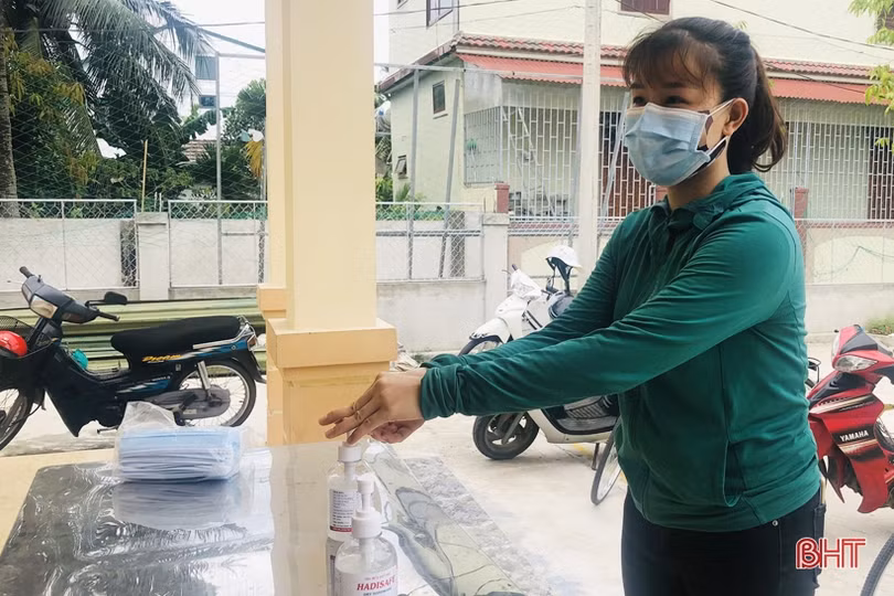 Người dân Hà Tĩnh đồng loạt đi xét nghiệm Covid-19 mở rộng từ nguồn xã hội hóa của doanh nghiệp