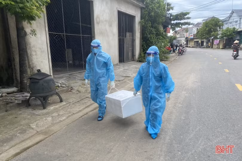 Người dân Hà Tĩnh đồng loạt đi xét nghiệm Covid-19 mở rộng từ nguồn xã hội hóa của doanh nghiệp