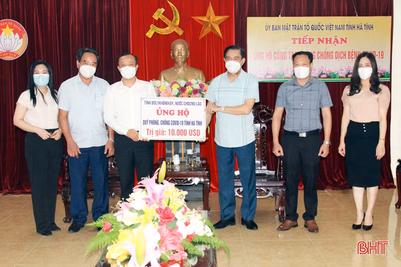 Tỉnh Bôlykhămxay và các doanh nghiệp hỗ trợ Hà Tĩnh phòng, chống dịch Covid-19