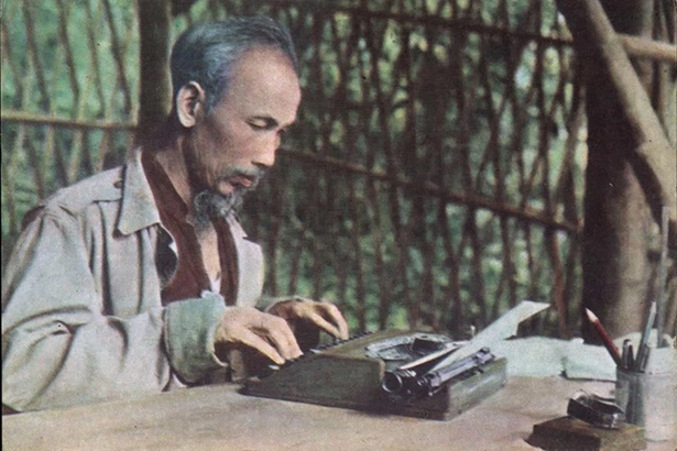Hồ Chí Minh - người sáng lập, nhà báo vĩ đại của báo chí cách mạng Việt Nam