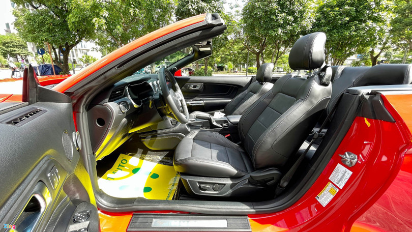 Chi tiết Ford Mustang 2021 phiên bản mui trần tại Việt Nam