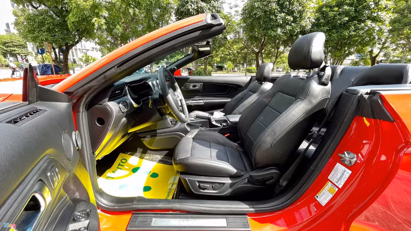 Chi tiết Ford Mustang 2021 phiên bản mui trần tại Việt Nam