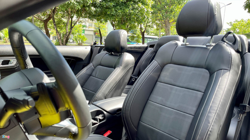 Chi tiết Ford Mustang 2021 phiên bản mui trần tại Việt Nam