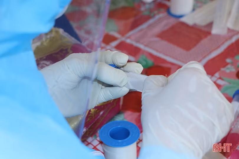 Người dân Hà Tĩnh đồng loạt đi xét nghiệm Covid-19 mở rộng từ nguồn xã hội hóa của doanh nghiệp