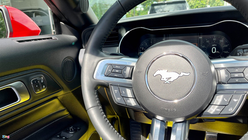 Chi tiết Ford Mustang 2021 phiên bản mui trần tại Việt Nam