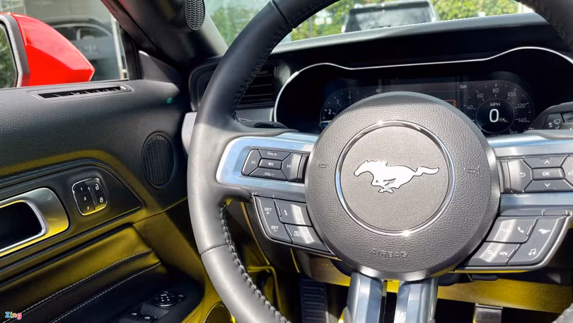 Chi tiết Ford Mustang 2021 phiên bản mui trần tại Việt Nam