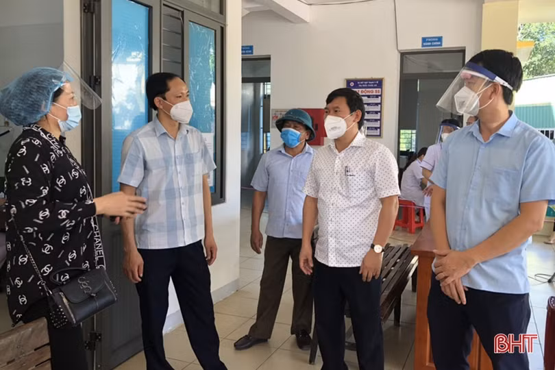 Người dân Hà Tĩnh đồng loạt đi xét nghiệm Covid-19 mở rộng từ nguồn xã hội hóa của doanh nghiệp