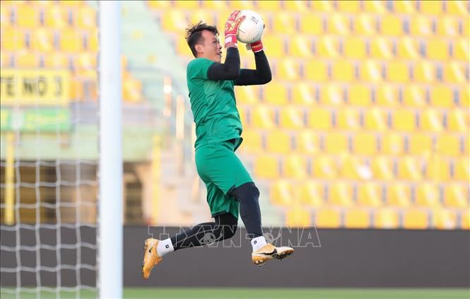 Tuyển Việt Nam làm quen sân Zabeel, chuẩn bị cho trận đấu với UAE