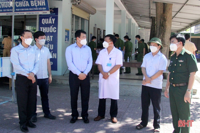 Phó Chủ tịch Thường trực HĐND tỉnh động viên lực lượng chống dịch ở Hương Sơn