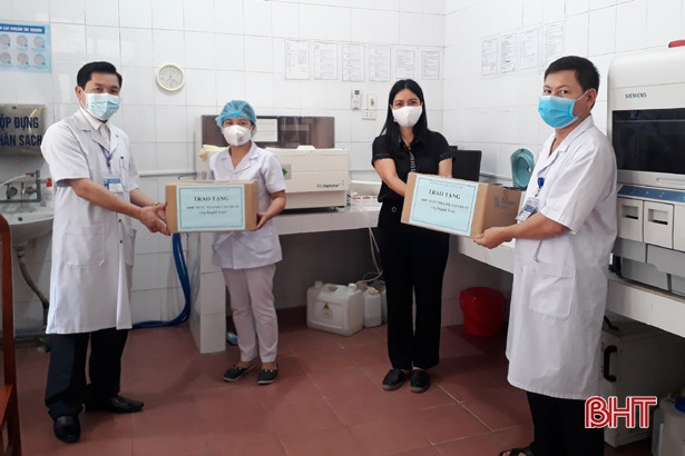 Các địa phương ở Hà Tĩnh tiếp tục tổ chức test nhanh virus SARS-CoV-2 cho người dân