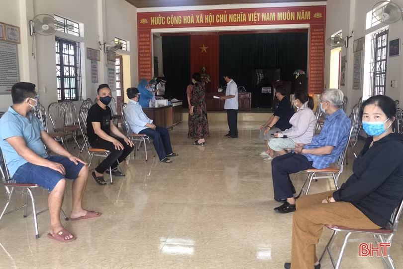 Người dân Hà Tĩnh đồng loạt đi xét nghiệm Covid-19 mở rộng từ nguồn xã hội hóa của doanh nghiệp