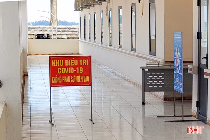 Lãnh đạo tỉnh động viên, tặng quà cơ sở điều trị bệnh nhân Covid-19 ở huyện Kỳ Anh