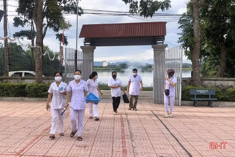 Người dân Hà Tĩnh đồng loạt đi xét nghiệm Covid-19 mở rộng từ nguồn xã hội hóa của doanh nghiệp