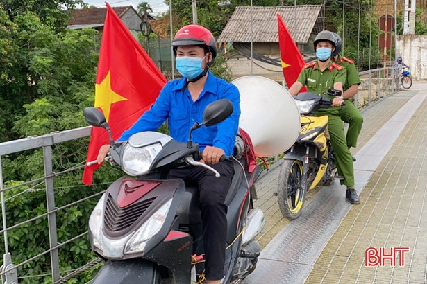 Được tuyên truyền tận nhà, người dân Vũ Quang tích cực tham gia test nhanh SARS-CoV-2 ảnh 4 Được tuyên truyền tận nhà, người dân Vũ Quang tích cực tham gia test nhanh SARS-CoV-2