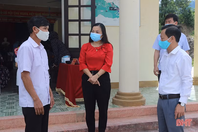 Người dân Hà Tĩnh đồng loạt đi xét nghiệm Covid-19 mở rộng từ nguồn xã hội hóa của doanh nghiệp