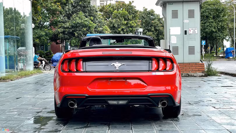 Chi tiết Ford Mustang 2021 phiên bản mui trần tại Việt Nam