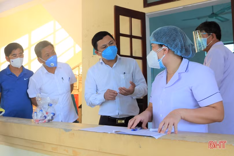 Sáng nay, Hà Tĩnh đồng loạt xét nghiệm Covid-19 mở rộng cho người dân từ nguồn xã hội hóa