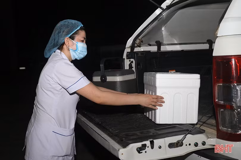 Xuyên đêm xét nghiệm “gói 150 ngàn mẫu cộng đồng” ở CDC Hà Tĩnh