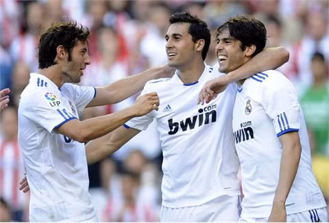 Vừa trở lại sau chấn thương, Kaka đã lập cú đúp giúp Real giành chiến thắng 3-0 trước Bilbao.