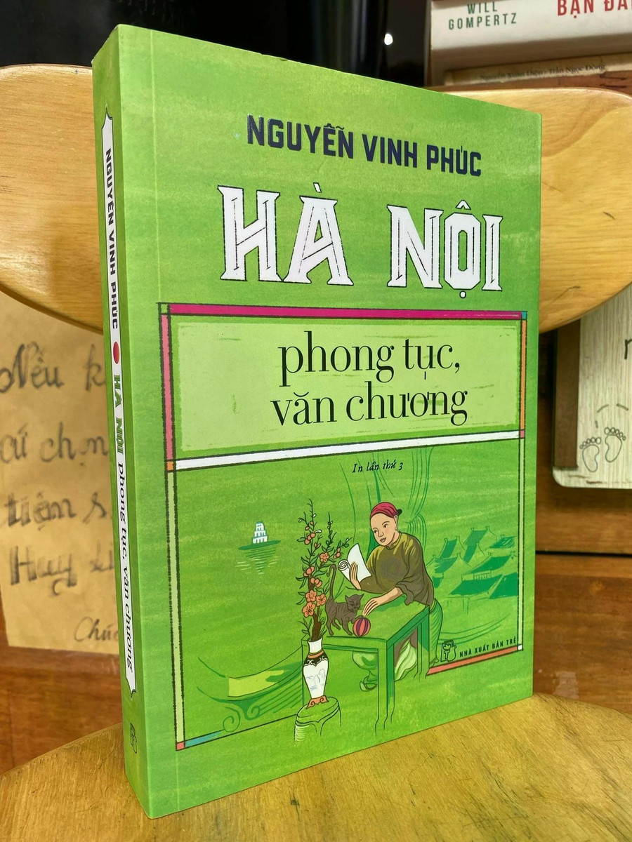 Sách Hà Nội phong tục văn chương. Ảnh: M.M. Sách Hà Nội phong tục văn chương. Ảnh: M.M.