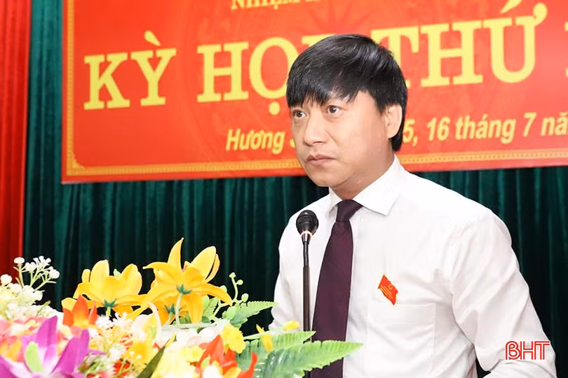 Phó Chủ tịch UBND huyện Hồ Thái Sơn báo cáo kết quả thực hiện nhiệm vụ 6 tháng đầu năm 2024, phương hướng nhiệm vụ 6 tháng cuối năm 2024