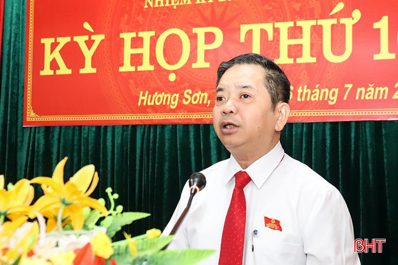 Bí thư Huyện uỷ, Chủ tịch HĐND huyện Bùi Nhân Sâm phát biểu khai mạc kỳ họp IMG_8812 (1).JPG