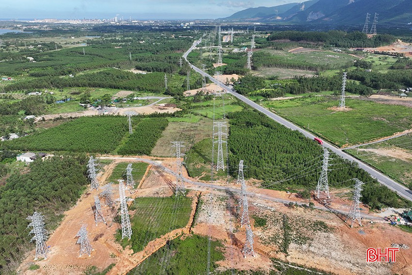 Hạ tầng lưới điện Hà Tĩnh ngày càng được đầu tư nâng cấp hiện đại, đồng bộ. bqbht_br_dji-20250918222030-0253-d.jpg