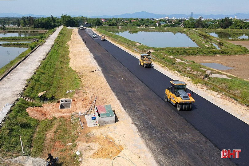 6 tháng đầu năm, TP Hà Tĩnh vẫn giữ nhịp độ tăng trưởng ổn định, góp phần vào sự phát triển chung của tỉnh. bqbht_br_duong-vanh-dai-phia-dong-56av.jpg