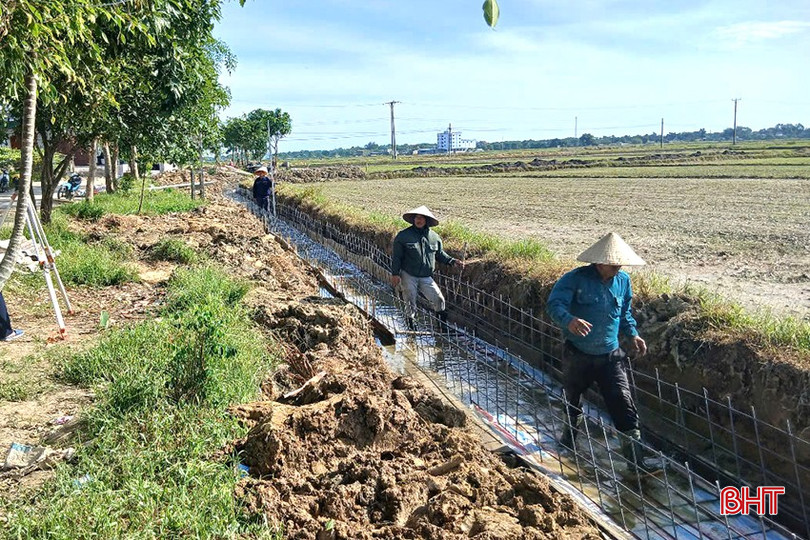 Xã Thạch Văn đẩy nhanh tiến độ xây dựng kênh mương nội đồng, phục vụ sản xuất. bqbht_br_5.jpg