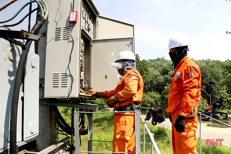 Công ty Điện lực Hà Tĩnh yêu cầu các đơn vị kiểm tra toàn bộ hệ thống lưới điện, trạm biến áp trên địa bàn. bqbht_br_4.jpg