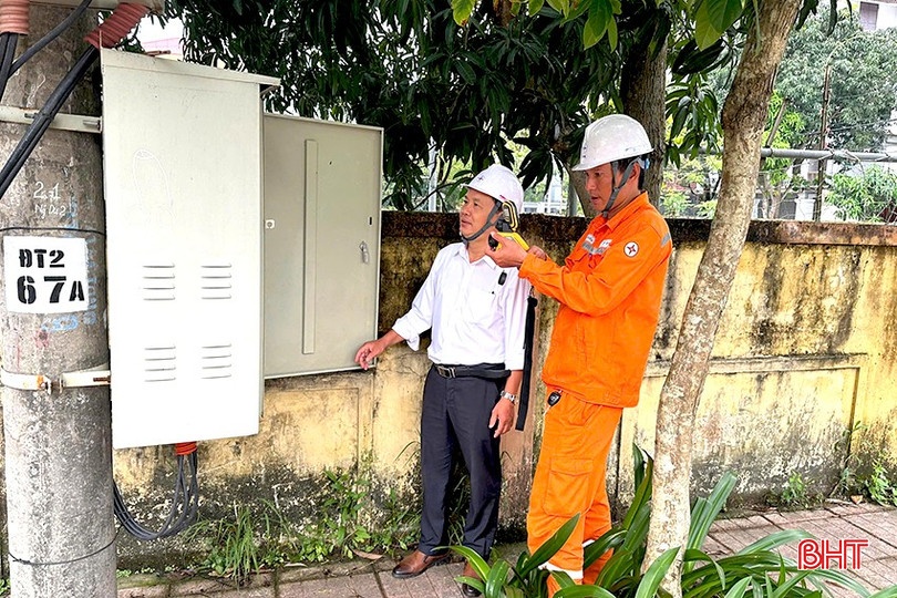 Ngành điện Hà Tĩnh đang huy động tối đa lực lượng và phương tiện phục vụ kỳ thi diễn ra an toàn, thông suốt; bqbht_br_aad.jpg