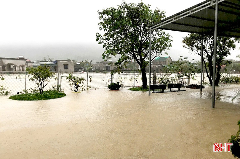 Mưa lớn đang khiến tình hình ngập lụt ở nhiều địa phương diễn biến phức tạp. bqbht_br_3.jpg