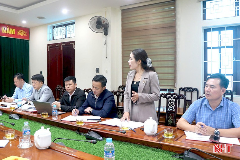 Cam Binh kommuns folkkommitté organiserade ett arbetsmöte med skolor för att genomföra planen för att mobilisera finansiering för socialiserad utbildning. bqbht_br_3.jpg