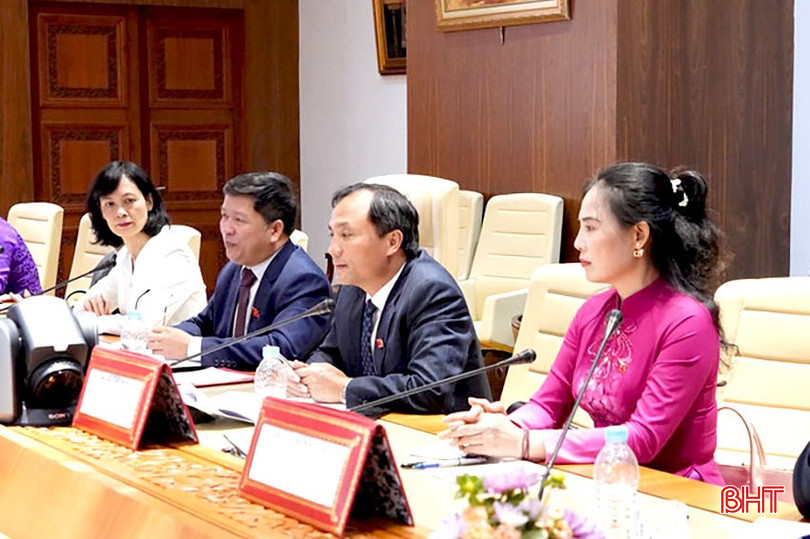 Bí thư Tỉnh ủy Hoàng Trung Dũng tại buổi làm việc với Phó Chủ tịch thứ nhất Hạ viện Maroc Mohamed Sabbari. 8.jpg