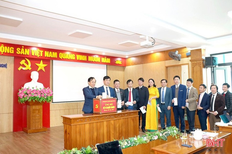 Sau hội nghị, Sở KH&CN phát động ủng hộ Tết vì người nghèo Xuân Ất Tỵ 2025 với mức ủng hộ tối thiểu 1 ngày lương/cán bộ, công chức, viên chức, người lao động. bqbht_br_2.jpg