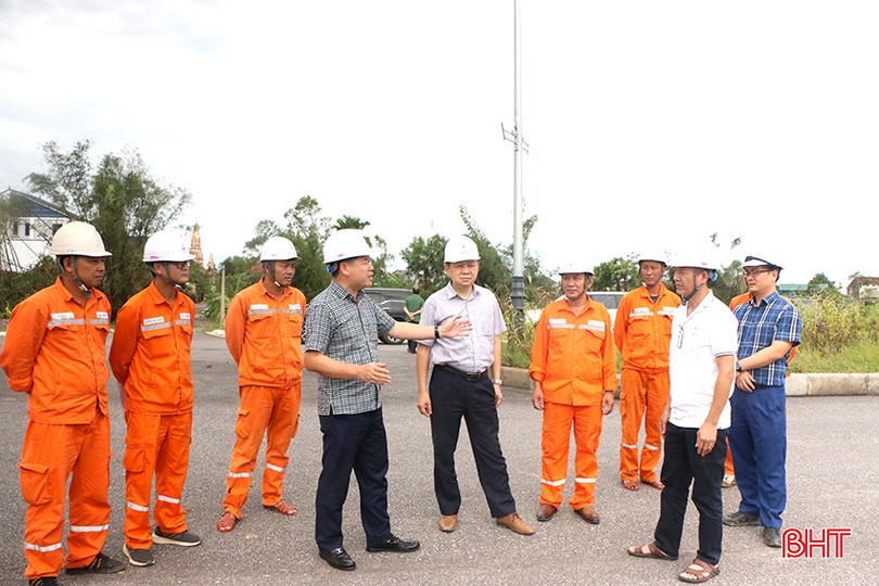 Đoàn công tác EVN chỉ đạo các đơn vị triển khai công tác khắc phục hậu quả lưới điện tại Hà Tĩnh. bqbht_br_2a.jpg