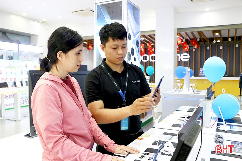 Sức mua tại Hoàng Hà mobile giảm do nhu cầu mua sắm thiết bị công nghệ đắt tiền không còn sôi động như trước. bqbht_br_img-2623-sao-chep.jpg