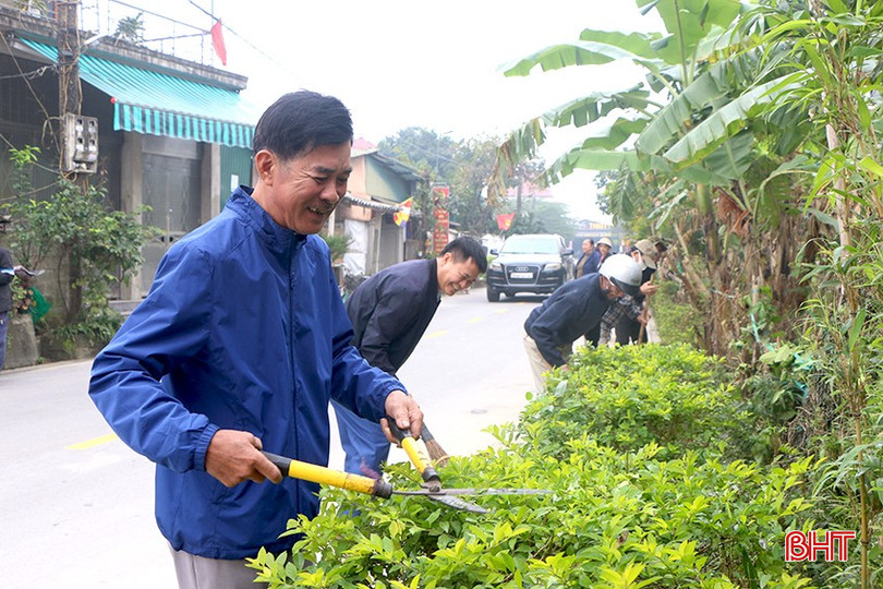 Người dân xã Hộ Độ thường xuyên duy trì các phong trào làm vệ sinh môi trường, chỉnh trang khu dân cư sạch, đẹp nhằm nâng cao tiêu chí xã NTM nâng cao. bqbht_br_img-1308.jpg
