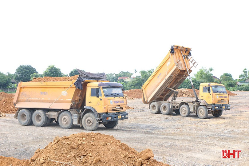 Nhịp độ triển khai sôi động từ các dự án công nghiệp đã tạo ra những bước chuyển động mới đến các ngành, lĩnh vực. bqbht_br_b.jpg