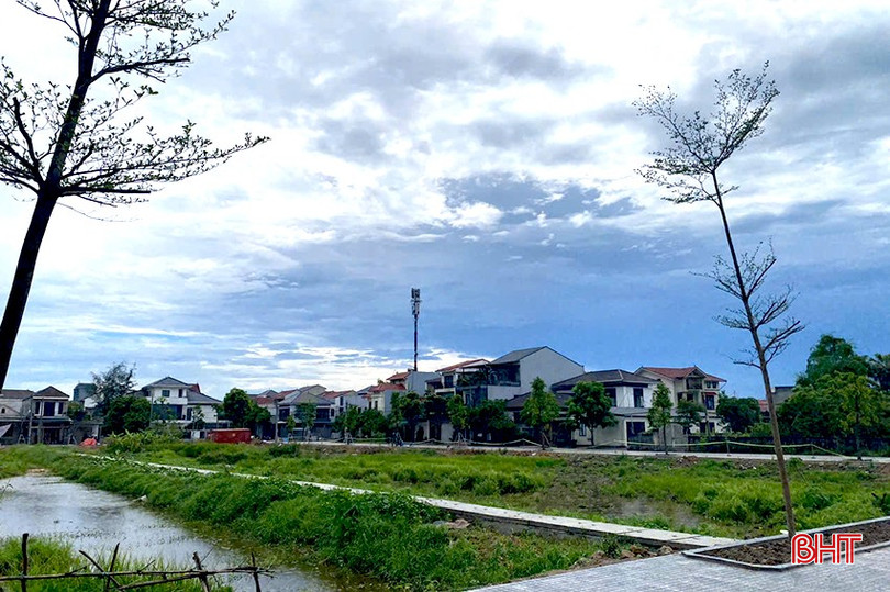 Nhiều lô đất ở hạ tầng khu dân cư tổ dân phố 2, phường Nguyễn Du vừa trúng đấu giá vượt mức cao so với giá khởi điểm. bqbht_br_aaa.jpg