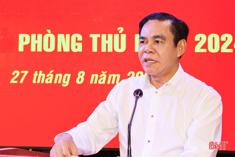 Đồng chí Võ Trọng Hải - Phó Bí thư Tỉnh ủy, Chủ tịch UBND tỉnh, Trưởng ban Chỉ đạo diễn tập khu vực phòng thủ cấp huyện phát biểu chỉ đạo. IMG_1950.JPG