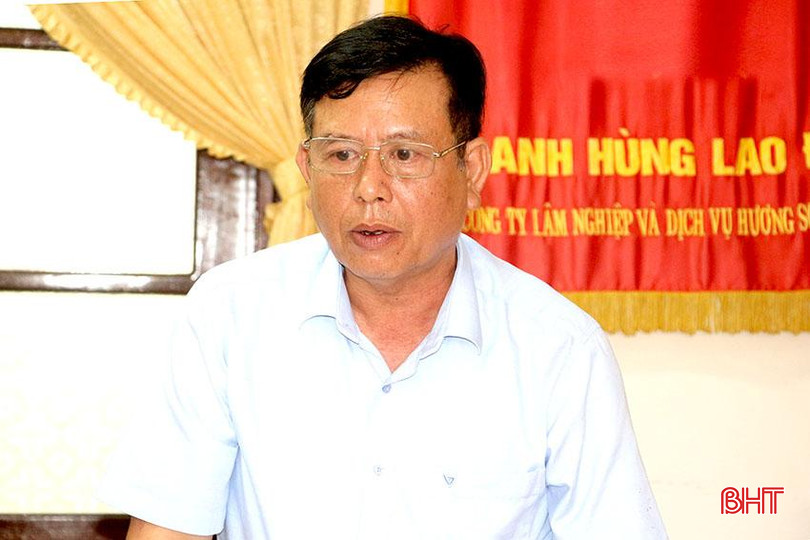 Ông Lê Tiến Cát - Giám đốc Công ty TNHH MTV Lâm nghiệp và Dịch vụ Hương Sơn báo cáo tình hình thực hiện chế độ, chính sách, pháp luật đối với người lao động của đơn vị. lê tiến cát (1).JPG
