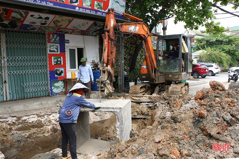 Dự án nâng cấp, chỉnh trang tuyến đường Nguyễn Công Trứ (đoạn từ đường Hải Thượng Lãn Ông đến đường Nguyễn Du) đã đạt 65% khối lượng. bqbht_br_9.jpg