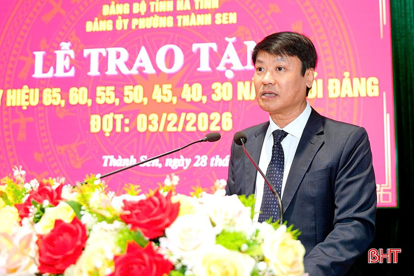 Bí thư Đảng uỷ - Chủ tịch HĐND phường Thành Sen Trần Quang Tuấn mong muốn tiếp tục nhận được sự quan tâm, theo dõi, ủng hộ và những ý kiến đóng góp của các đồng chí đảng viên cho sự phát triển của địa phương.