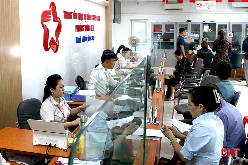Trung tâm Phục vụ hành chính công phường Thành Sen bắt đầu triển khai mô hình "Ngày thứ Sáu không hẹn" từ 3/10 và được duy trì hằng tuần nhằm giải quyết nhanh một số TTHC cho công dân. bqbht_br_hc3.jpg