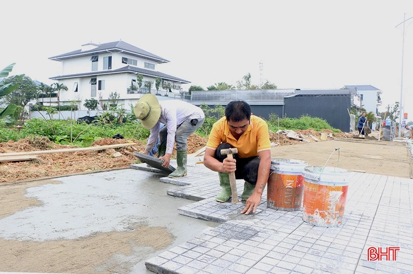 Đầu tư xây dựng cơ bản gắn với chỉnh trang đô thị theo hướng đồng bộ, hiện đại là một trong những nhiệm vụ trọng tâm, tạo đột phá cho sự phát triển của phường Hà Huy Tập.